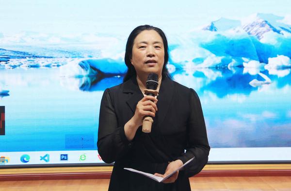 2郑州七初东校区党支部副书记宋琪主持活动 2郑州七初东校区党支部副书记宋琪主持活动